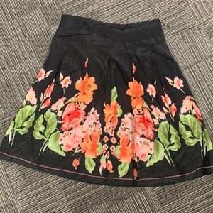 Ladies TREVAN skirt size 10 Bright floral design